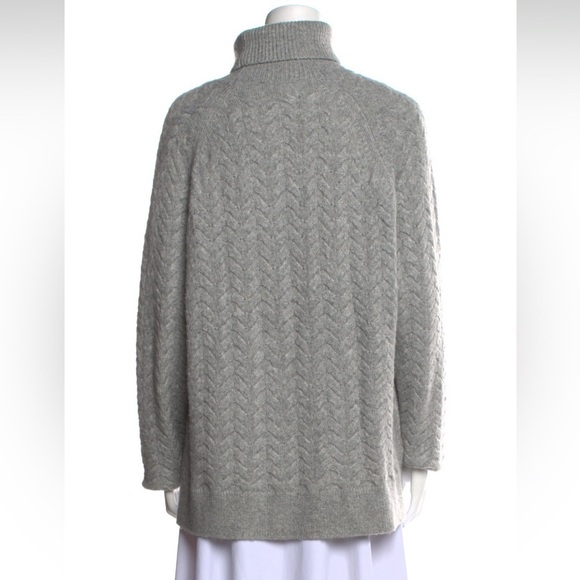 MICHAEL Michael Kors Gray Turtleneck Sweater. Pre-Owned. - Picture 2 of 8